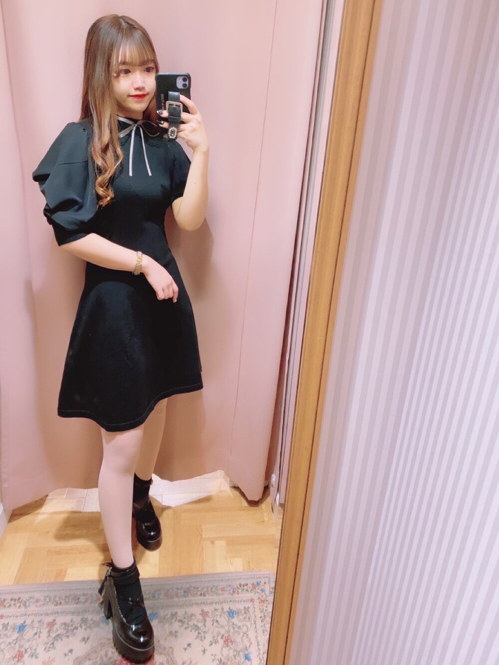 「春服みてみて、春ニット、春夏コーデ、今日のコーデ、シンプル、オトナ女子、大人ガーリー、キレイめ、ワンピース、ニットワンピース、ブラック、オケージョン、フェミニン、おしゃれさんと繋がりたい、titty&Co.」｜「TITTY&CO.のギャザースリーブニットワンピース（ワンピース、ブラック系）」を使った、🎀 𝐄𝐦𝐢𝐫𝐢 🎀さん（レディース・153cm）の春コーディネートの1枚目の写真