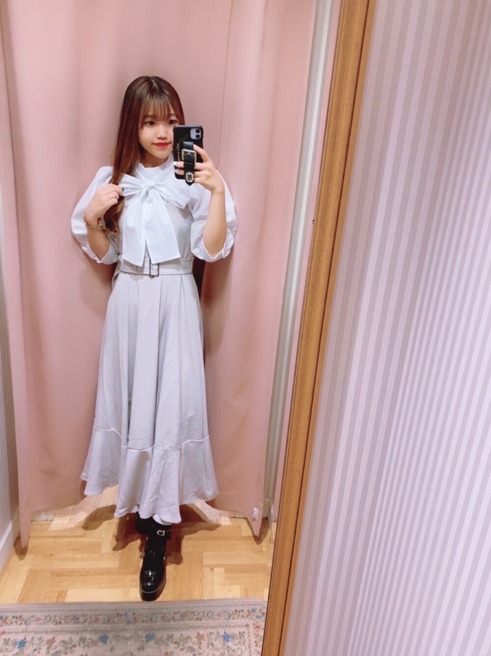 「お出かけコーデ、春コーデ、シンプルコーデ、シンプル、プチプラ、低身長、ワンピーススタイル、シャツスタイル、レイヤードスタイル、ロングスカート、ロングワンピース、骨格ウェーブ、キレイめ、ブラウス」｜「TITTY&CO.の【titty&Co. Produced by POYO】フレアミディジャンスカ（ワンピース、グレー系）」を使った、🎀 𝐄𝐦𝐢𝐫𝐢 🎀さん（レディース・153cm）の春コーディネートの1枚目の写真