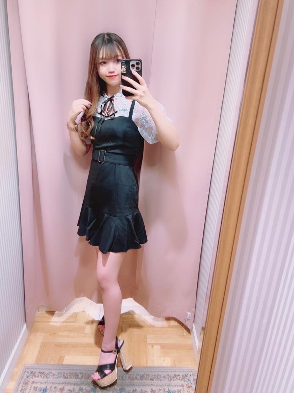 「シンプル、オトナカワイイ、きれいめカジュアル、夏、秋服準備はじめました、おしゃれさんと繋がりたい、お洒落さんとつながりたい、低身長女子、今日のコーデ、骨格ウェーブ、ジャンスカ、休日スタイル、オトナ女子、お出かけコーデ、ootd」｜「TITTY&CO.の【TITTY&CO.】フレアマーメイドミニジャンスカ（ワンピース、ブラック系）」を使った、🎀 𝐄𝐦𝐢𝐫𝐢 🎀さん（レディース・153cm）の夏コーディネートの1枚目の写真