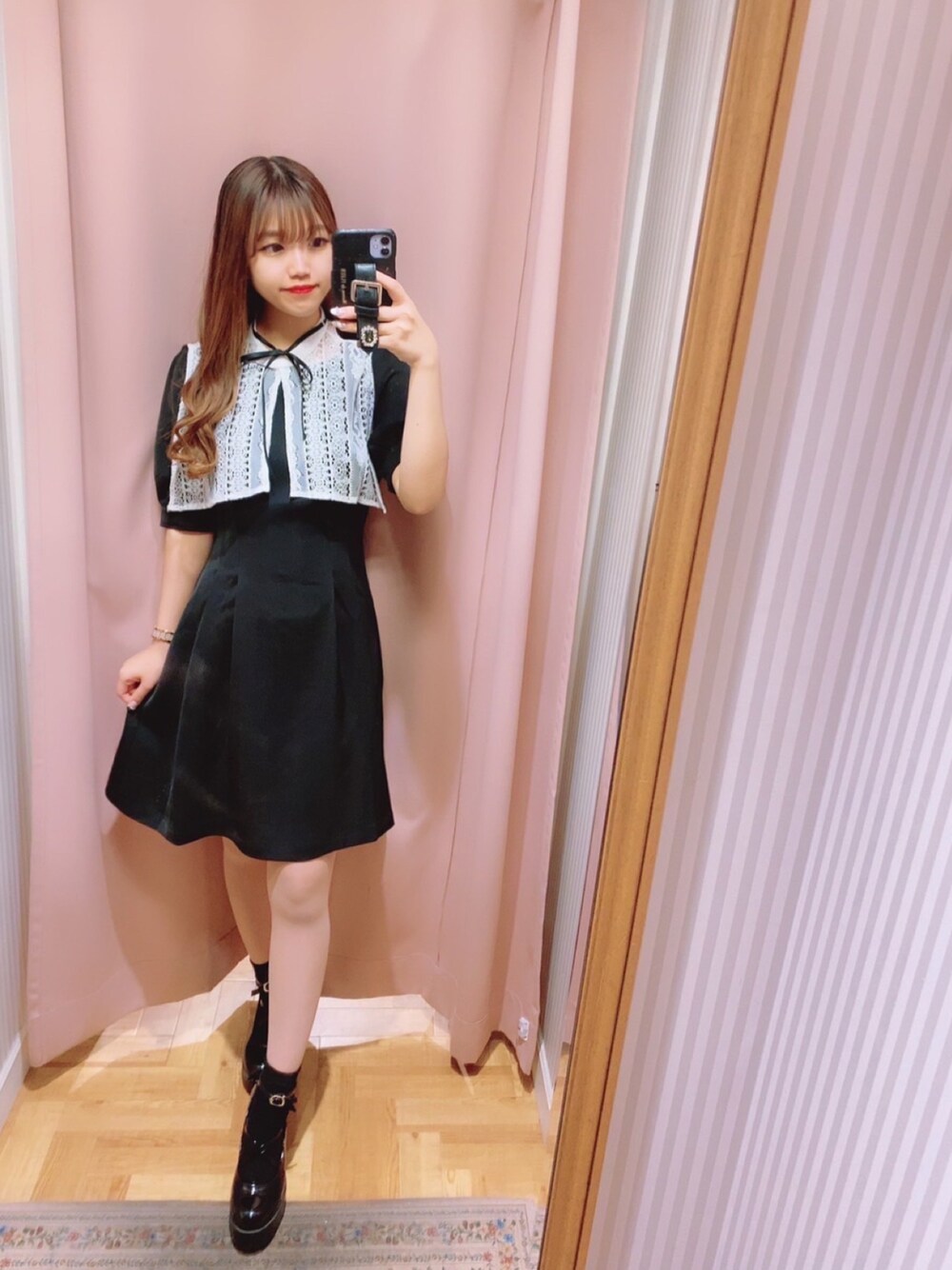 「お出かけコーデ、春コーデ、シンプルコーデ、低身長コーデ、きれいめコーディネート、キレイめ、シンプル、ワンピーススタイル、レイヤードスタイル、シンプルスタイル、低身長、骨格ウェーブ、お出かけ、春、ブラック」｜「TITTY&CO.のレースケープレイヤードワンピース（ワンピース、ブラック系）」を使った、🎀 𝐄𝐦𝐢𝐫𝐢 🎀さん（レディース・153cm）の春コーディネートの1枚目の写真