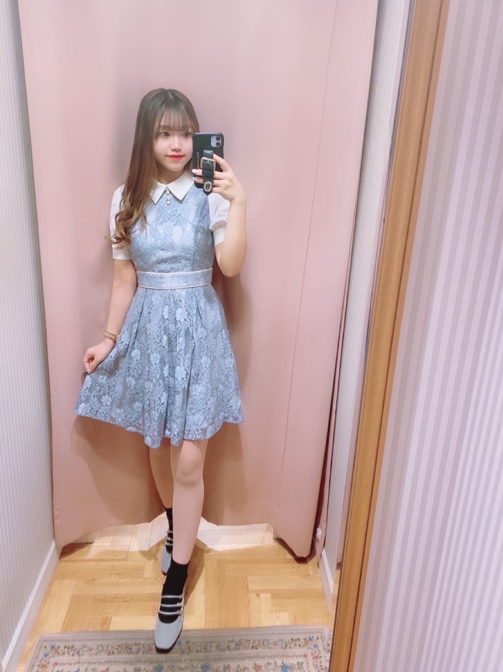 「はじめましてコーデ、春コーデ、夏コーデ、今日のコーデ、低身長コーデ、低身長女子、お洒落さんとつながりたい、ootd、キレイめ、ガーリー、ワンピース、ワンピーススタイル、休日スタイル、春、titty&Co.」｜「TITTY&CO.の半袖タックレースミニワンピース（ワンピース、ブルー系）」を使った、🎀 𝐄𝐦𝐢𝐫𝐢 🎀さん（レディース・153cm）の春コーディネートの1枚目の写真
