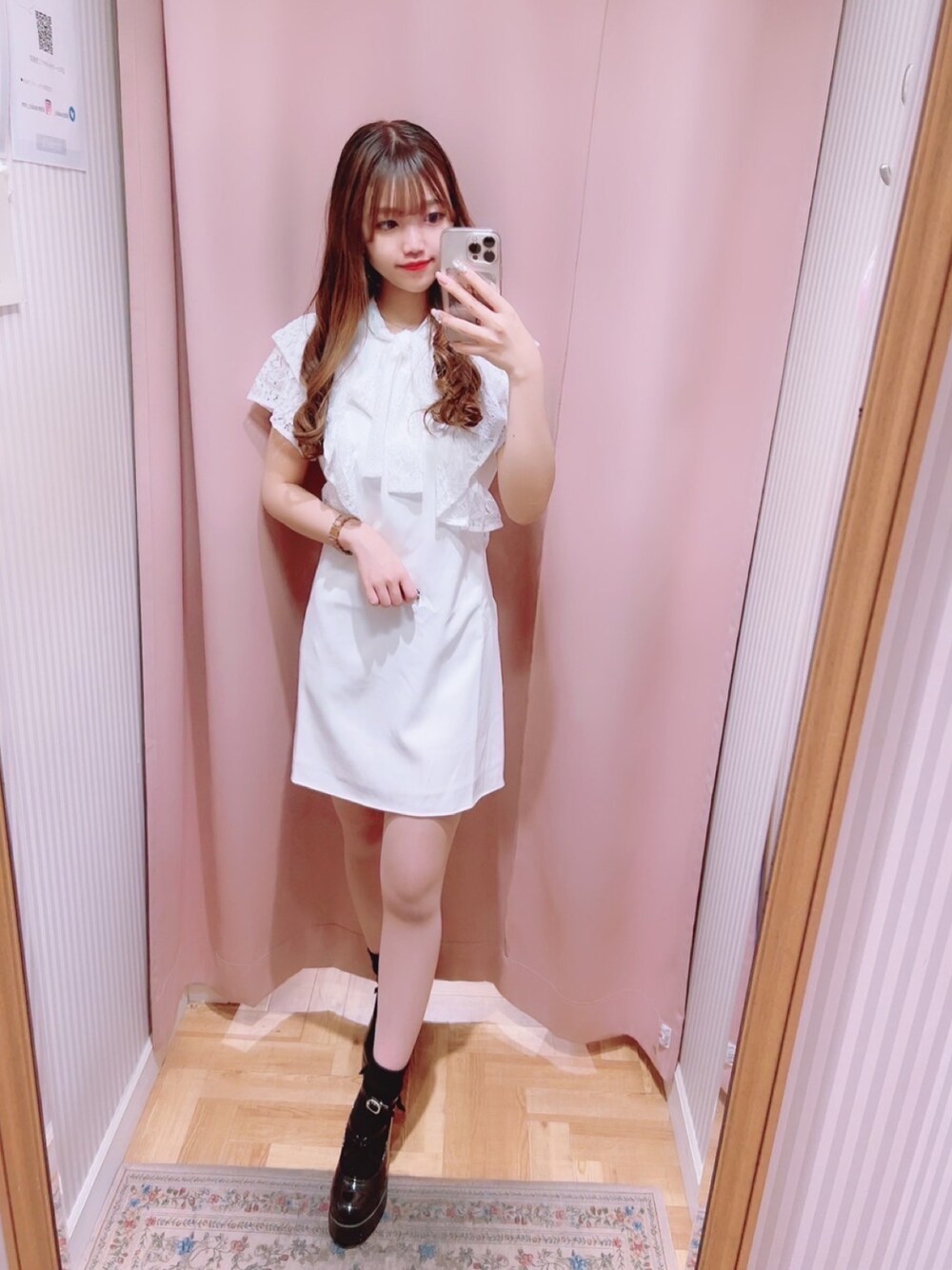 「シンプルコーデ、初夏コーデ、春夏コーデ、夏コーデ、低身長コーデ、今日のコーデ、オトナ女子、オトナカワイイ、夏、ワンピーススタイル、ワンピース、ガーリー、フェミニン、お洒落さんとつながりたい、おしゃれさんと繋がりたい」｜「TITTY&CO.のクロスフリルレースワンピース（ワンピース、ホワイト系）」を使った、🎀 𝐄𝐦𝐢𝐫𝐢 🎀さん（レディース・153cm）の春コーディネートの1枚目の写真