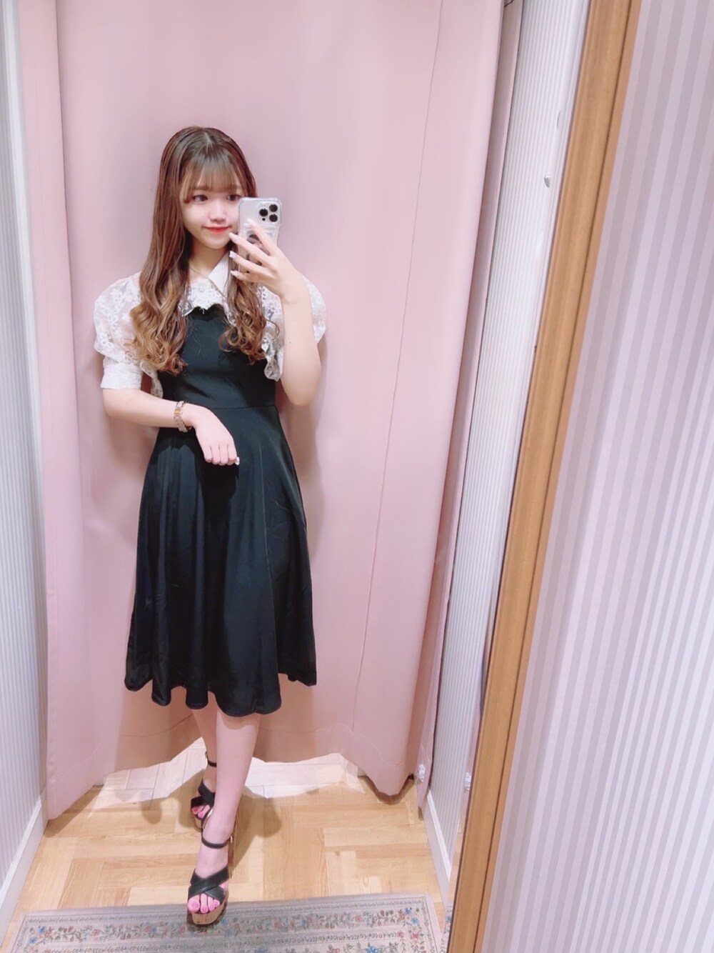 「サンダルコーデ、シンプルコーデ、着回しコーデ、ブラックコーデ、低身長コーデ、夏コーデ、夏、オトナ女子、モノトーン、ワンピース、キャミワンピース、クロップドトップス、titty&Co.、キレイめ、お洒落さんとつながりたい」｜「TITTY&CO.の【TITTY&CO.】フレアジャンスカ×クロップド刺繍ブラウスセット（ワンピース、ブラック系）」を使った、🎀 𝐄𝐦𝐢𝐫𝐢 🎀さん（レディース・153cm）の夏コーディネートの1枚目の写真
