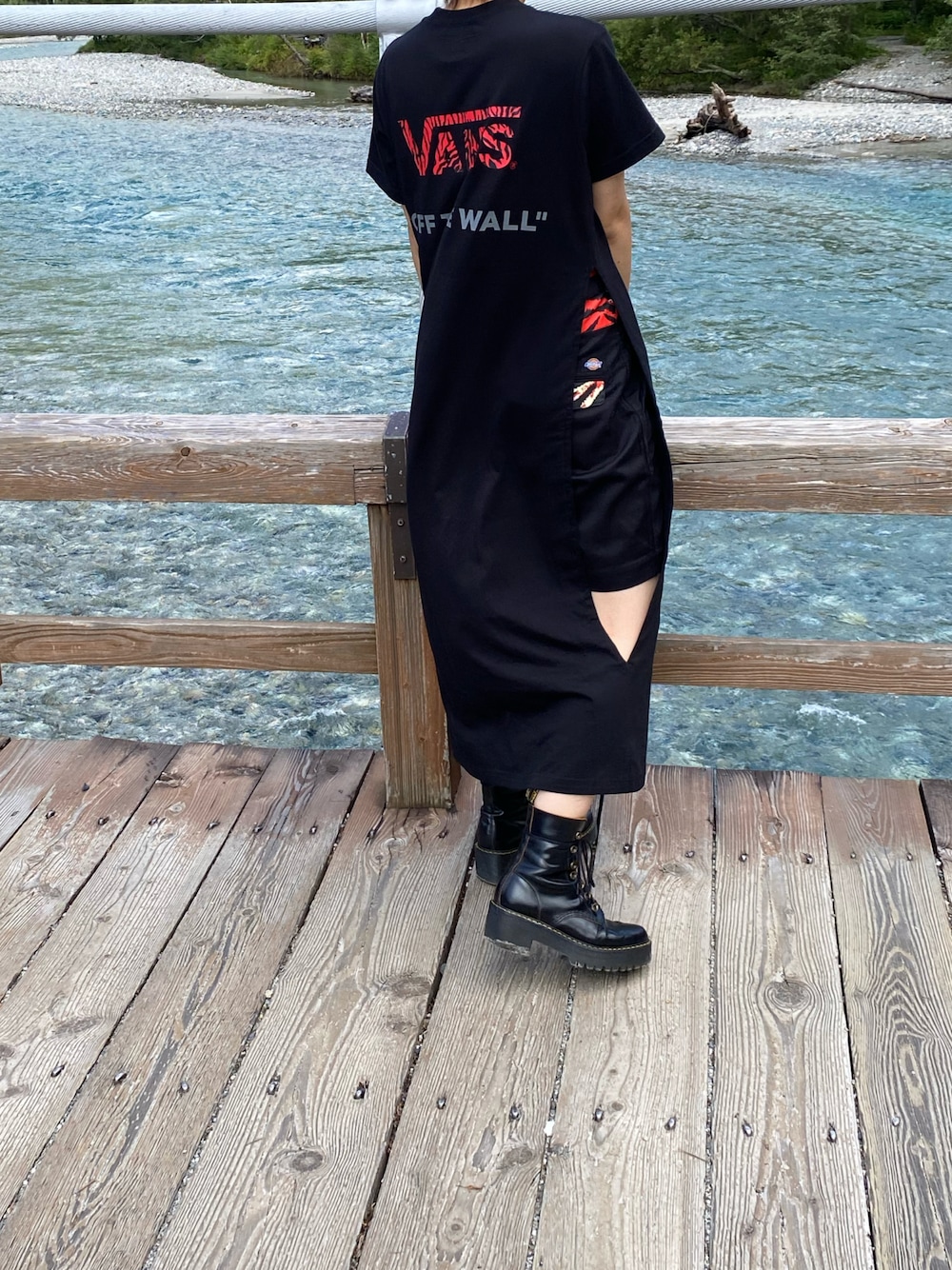 「VANS、TOGA、Dickies、77circa、Dr.Martens」｜「TOGAのアイテム（トップス、ブラック系）」を使った、そうさん（レディース・171cm）の秋コーディネートの1枚目の写真