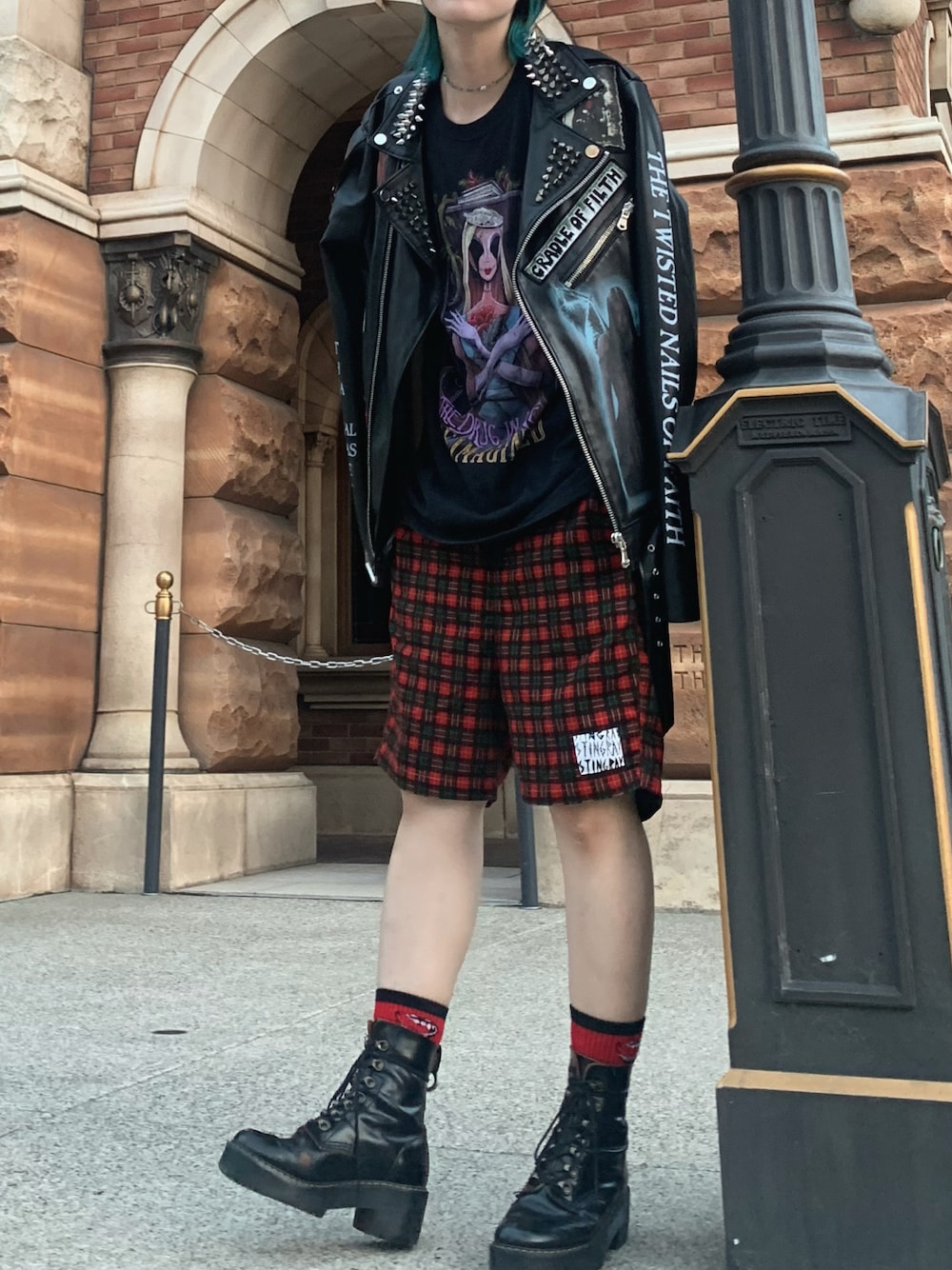 「赤チェック、ライダース、Dr.Martens、ハロウィン」｜「STINGRAYのアイテム（パンツ、レッド系）」を使った、そうさん（レディース・172cm）の秋コーディネートの1枚目の写真