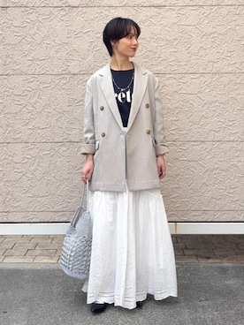 「SHIPS Colors（シップス カラーズ）のSHIPS Colors:メタリック クロシェ バッグ◇（かごバッグ、シルバー系）」を使った、久米さん（レディース・153cm）の春コーディネート