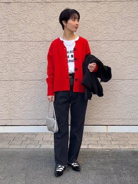 「SHIPS Colors（シップス カラーズ）のSHIPS Colors:〈洗濯機可能〉フロッキー プリント ロゴTシャツ（ロンT）（Tシャツ/カットソー、ホワイト系）」を使った、久米さん（レディース・153cm）の冬コーディネート