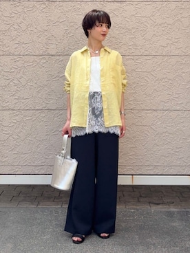 「SHIPS Colors（シップス カラーズ）のSHIPS Colors:ニュアンスバックル ミニ バケット◇（ハンドバッグ、シルバー系）」を使った、久米さん（レディース・153cm）の春コーディネート