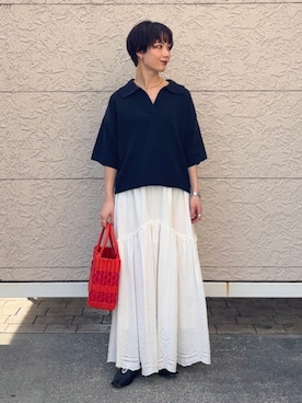 「SHIPS Colors（シップス カラーズ）のSHIPS Colors:ウェーブ チェーン ネックレス（ネックレス、ゴールド系）」を使った、久米さん（レディース・153cm）の春コーディネート