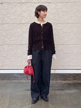 「アイテム（バッグ、レッド系）」を使った、久米さん（レディース・153cm）の秋コーディネート