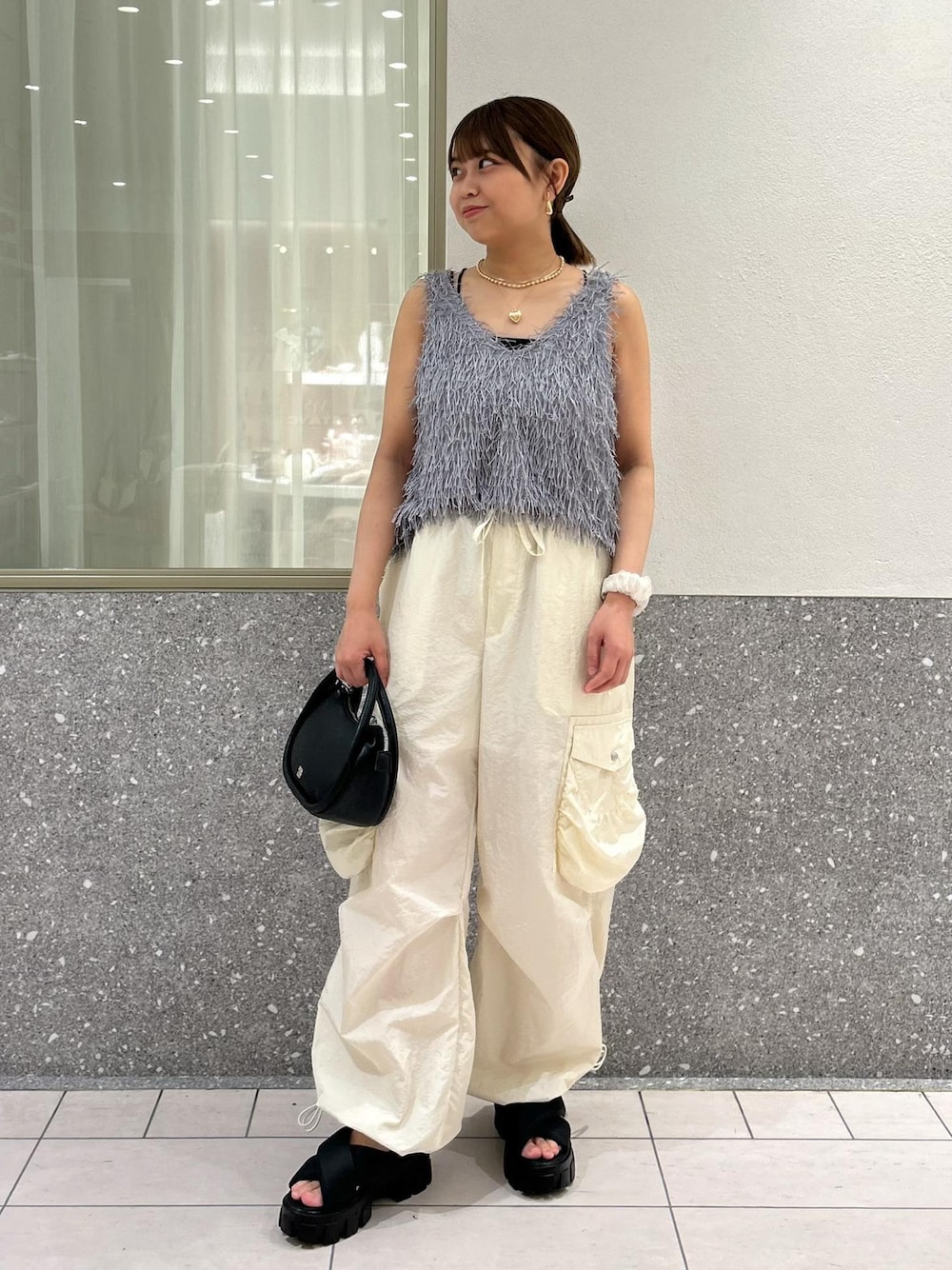 「初夏コーデ、夏コーデ、お出かけコーデ、旅行コーデ、アウトドアコーデ、フェスコーデ、推し活コーデ、スポーツミックス、大人カジュアル、カジュアルコーデ」｜「VISのレイヤードチェーンハートネックレス（ネックレス、ゴールド系）」を使った、コウさん（レディース・153cm）の夏コーディネートの1枚目の写真