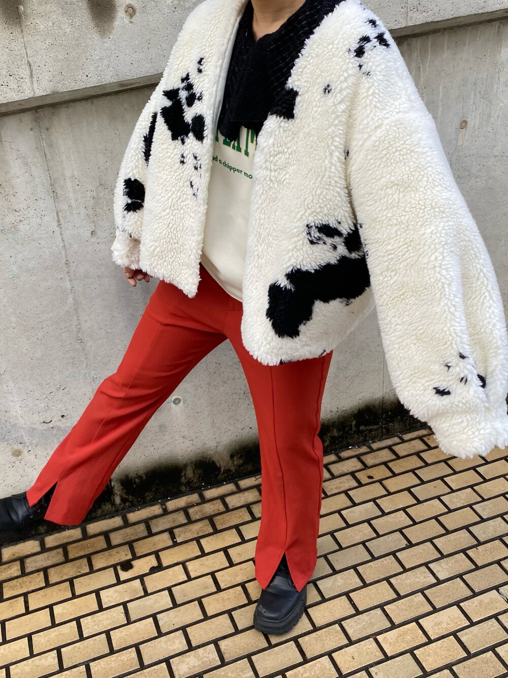「楽チンコーデ、プチプラ、秋のコーデ、カラーパンツ、アウター」｜「w closetのセミフレアスリットパンツ（スラックス、オレンジ系）」を使った、kitano manamiさん（レディース・158cm）の秋コーディネートの1枚目の写真