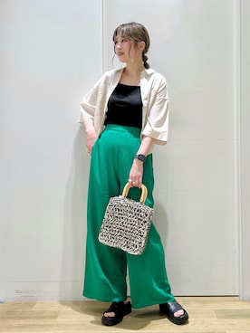 「LAKOLE（ラコレ）のアイテム（スリッポン）」を使った、ハラミさん（レディース・167cm）の春コーディネート