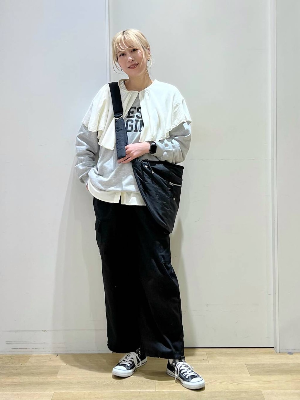 「高身長、きれいめ、女子ウケ、秋コーデ、リング、着痩せ・細見え、着痩せ、高見え、ベーシック/シンプル、休日コーデ、女子会、スウェット、ブラウス、ウエストゴム、ショルダーバッグ」｜「JEANASISの【ステンレス】プランプリング/185674（リング、シルバー系）」を使った、ハラミさん（レディース・167cm）の秋コーディネートの1枚目の写真