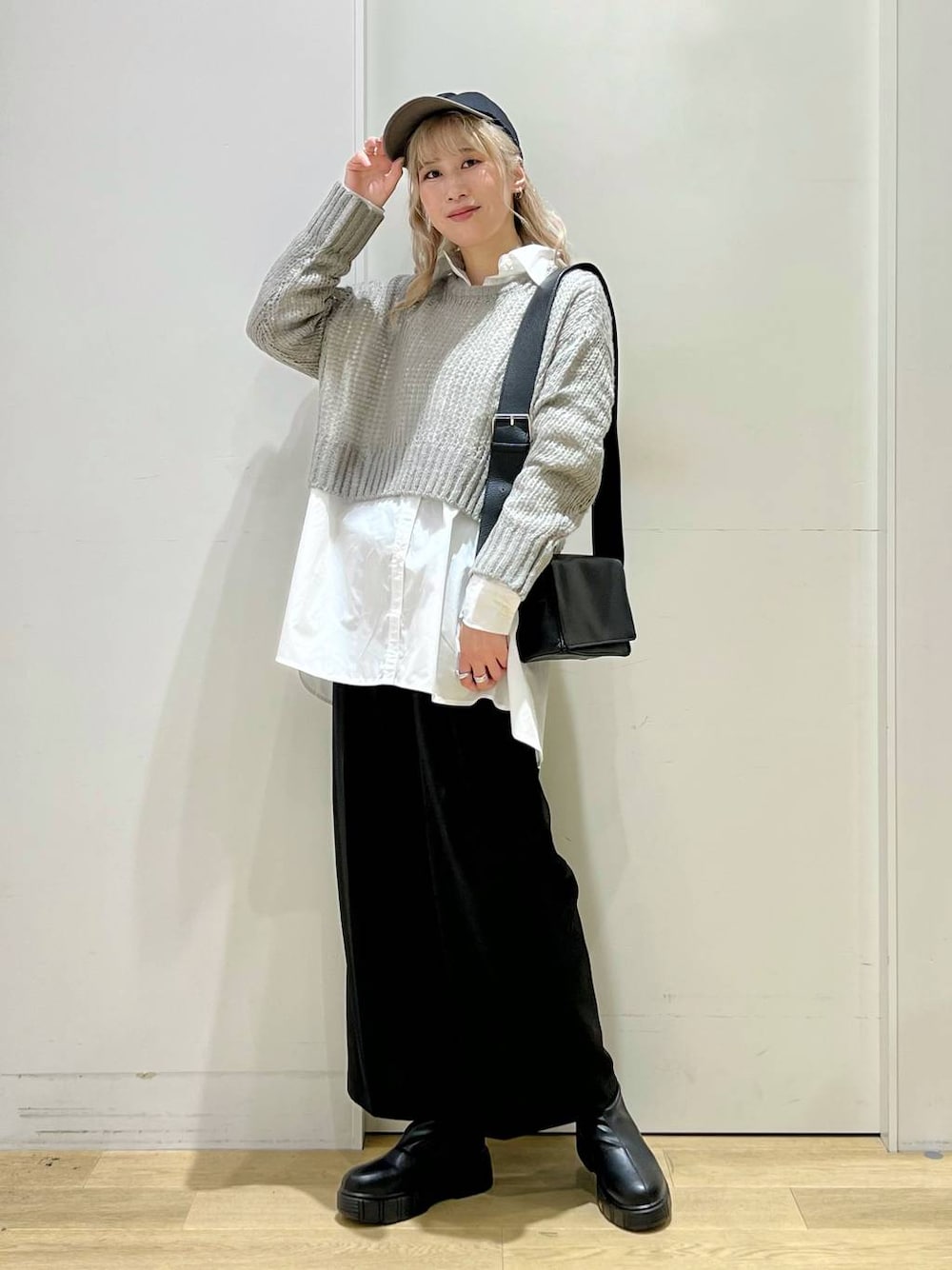 「高身長、きれいめ、女子ウケ、秋コーデ、カジュアル、着痩せ・細見え、着痩せ、体型カバー、高見え、ベーシック/シンプル、休日コーデ、女子会、ニット、シャツ、スラックス」｜「JEANASISの【ステンレス】プランプリング/185674（リング、シルバー系）」を使った、ハラミさん（レディース・167cm）の秋コーディネートの1枚目の写真
