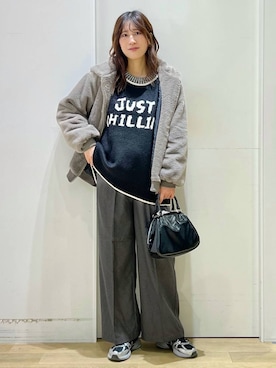 「LAKOLE（ラコレ）の裏起毛タックイージーパンツ / 591128（スラックス）」を使った、ハラミさん（レディース・167cm）の秋コーディネート