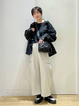 「LAKOLE（ラコレ）のアイテム（スウェットパンツ）」を使った、ハラミさん（レディース・167cm）の冬コーディネート