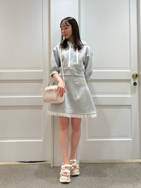 「JILL by JILL STUART（ジルバイジルスチュアート）のチュールフリルダイバーパーカー（パーカー、グレー系）」を使った、yurinajillbyさん（レディース・154cm）の夏コーディネート