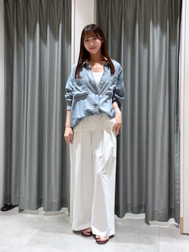 シャツ/ブラウス（ブルー系）を使った「白パンツ」のレディース人気