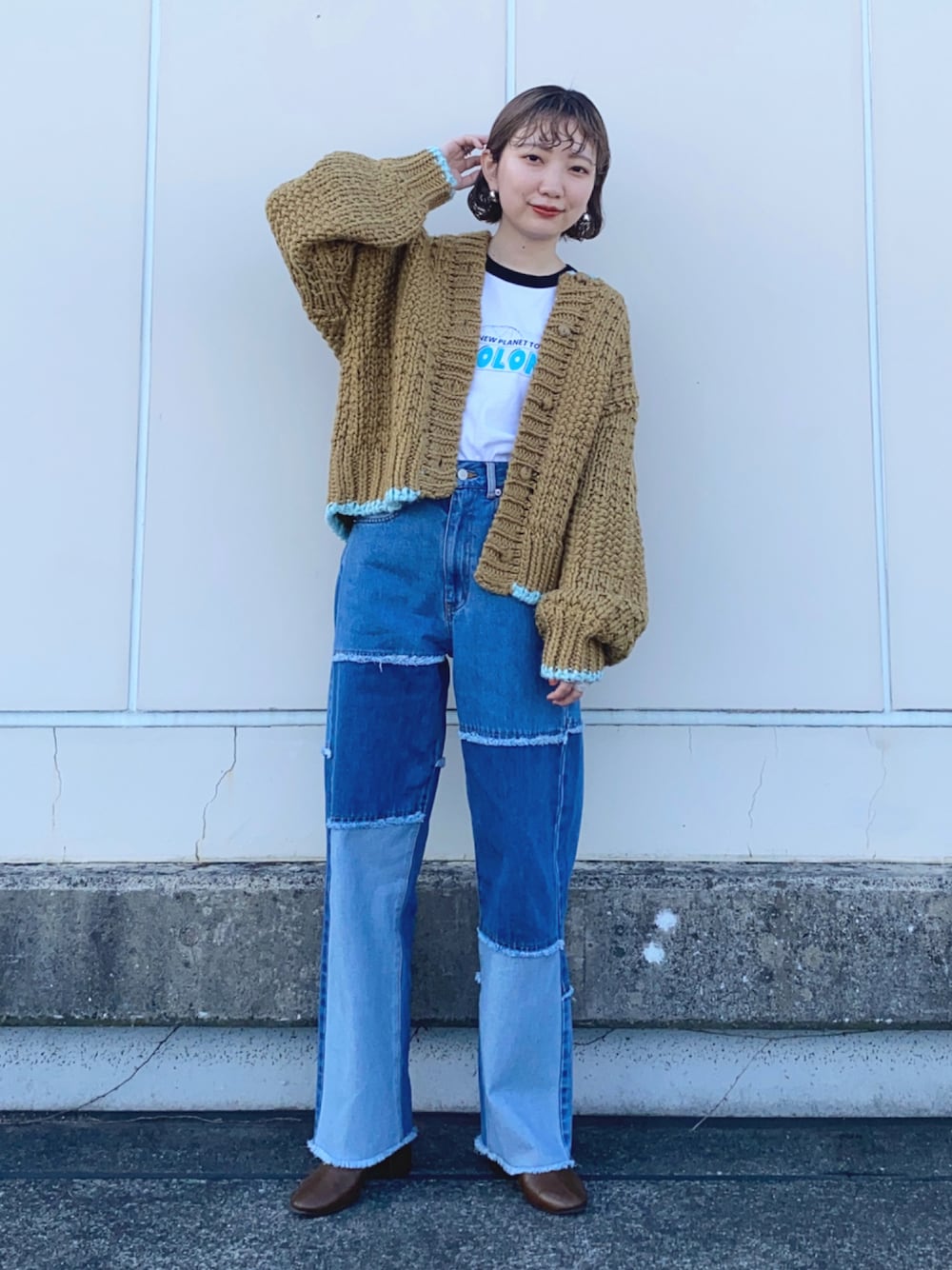 「カーディガン、ニット、デニム、KBF、秋のコーデ、カジュアルコーデ、秋冬コーデ」｜「KBFのパッチワークストレートデニム（デニムパンツ、ブルー系）」を使った、まっちゃんさん（レディース・154cm）の秋コーディネートの1枚目の写真