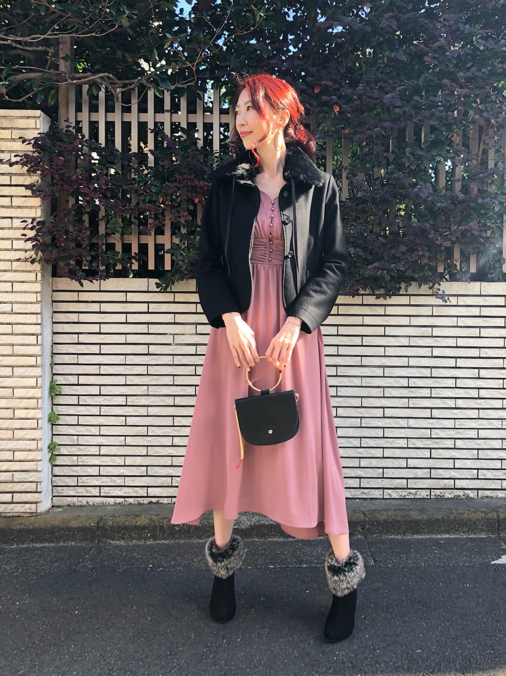 「MIIA、ワンピース、ロングワンピース、ビッグシルエット、大人ガーリー、コート、冬コーデ、ミニバッグ、ブーツ、ショートブーツ、プチプラ、モード、休日スタイル、高身長女子、PR」｜「MIIAの長袖パフスリーブマキシワンピース（ワンピース、ピンク系）」を使った、kiyonokoさん（レディース・178cm）の秋コーディネートの1枚目の写真