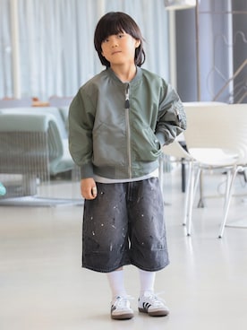 「こども ビームス（コドモビームス）のBEAMS × こども ビームス / クレイジー MA-1 ジャケット 2026（110～160cm）（MA-1、グリーン系）」を使った、こども ビームスさん（キッズ・80cm）の春コーディネート