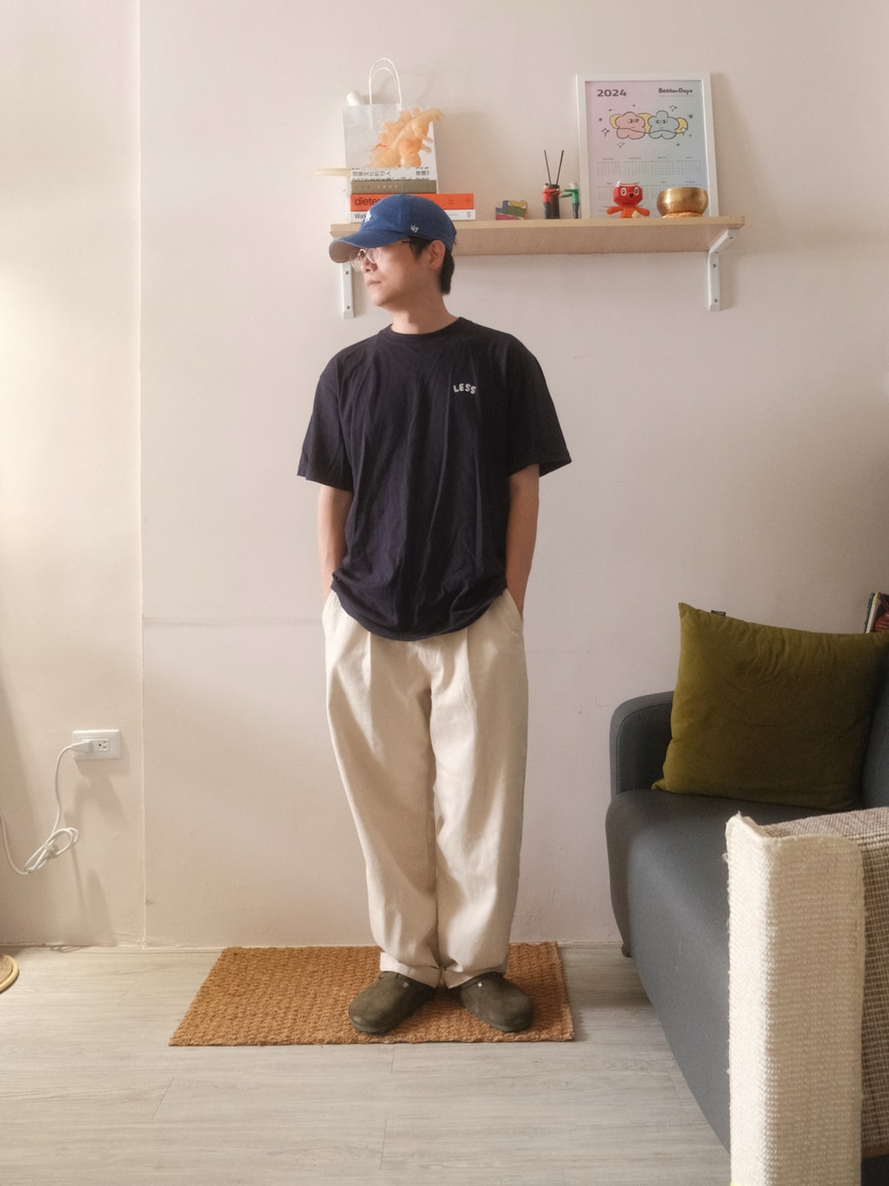 「メンズファッション、休日スタイル、オトナカジュアル、ストリート、お洒落さんとつながりたい、シンプルコーデ、いいね、save、フォローお願いします🤑、ootd、MUJI、birkenstock、Chilling、春のおしゃ見えテクニック」｜「MUJIのアイテム（チノパンツ、ホワイト系）」を使った、Kennyさん（メンズ・169cm）の春コーディネートの1枚目の写真