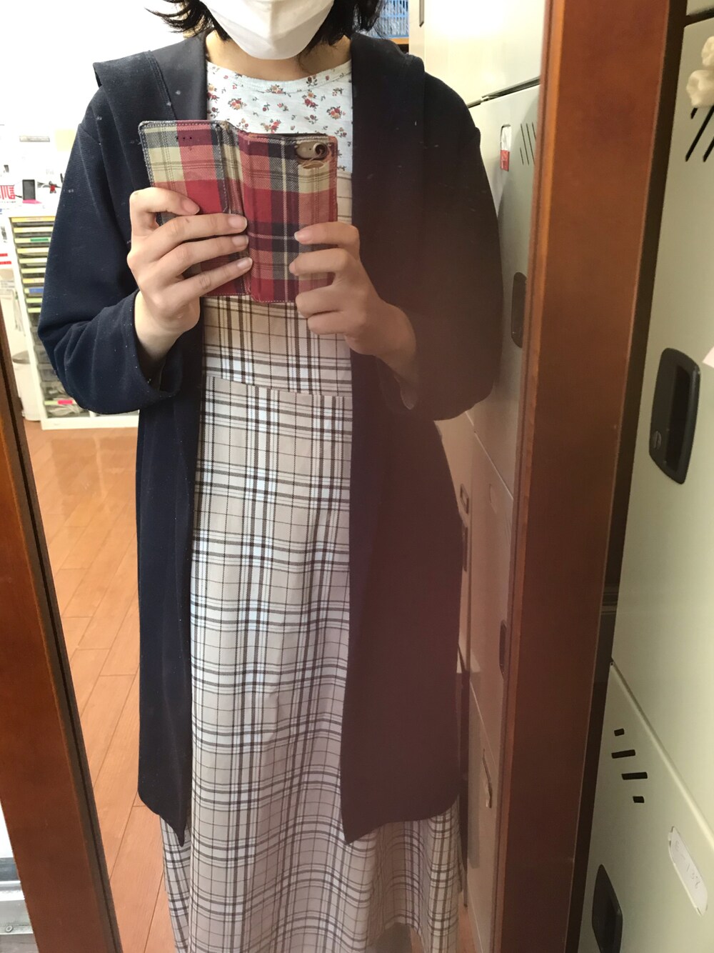 「花柄、フラワー、春服、春服みてみて、チェック、ジャンパースカート、ハニーズ、10代、10代コーデ、ティーンズ」｜「Honeysのアイテム（ジャンパースカート、ベージュ系）」を使った、サンサン太陽の下さん（レディース・167cm）の春コーディネートの1枚目の写真