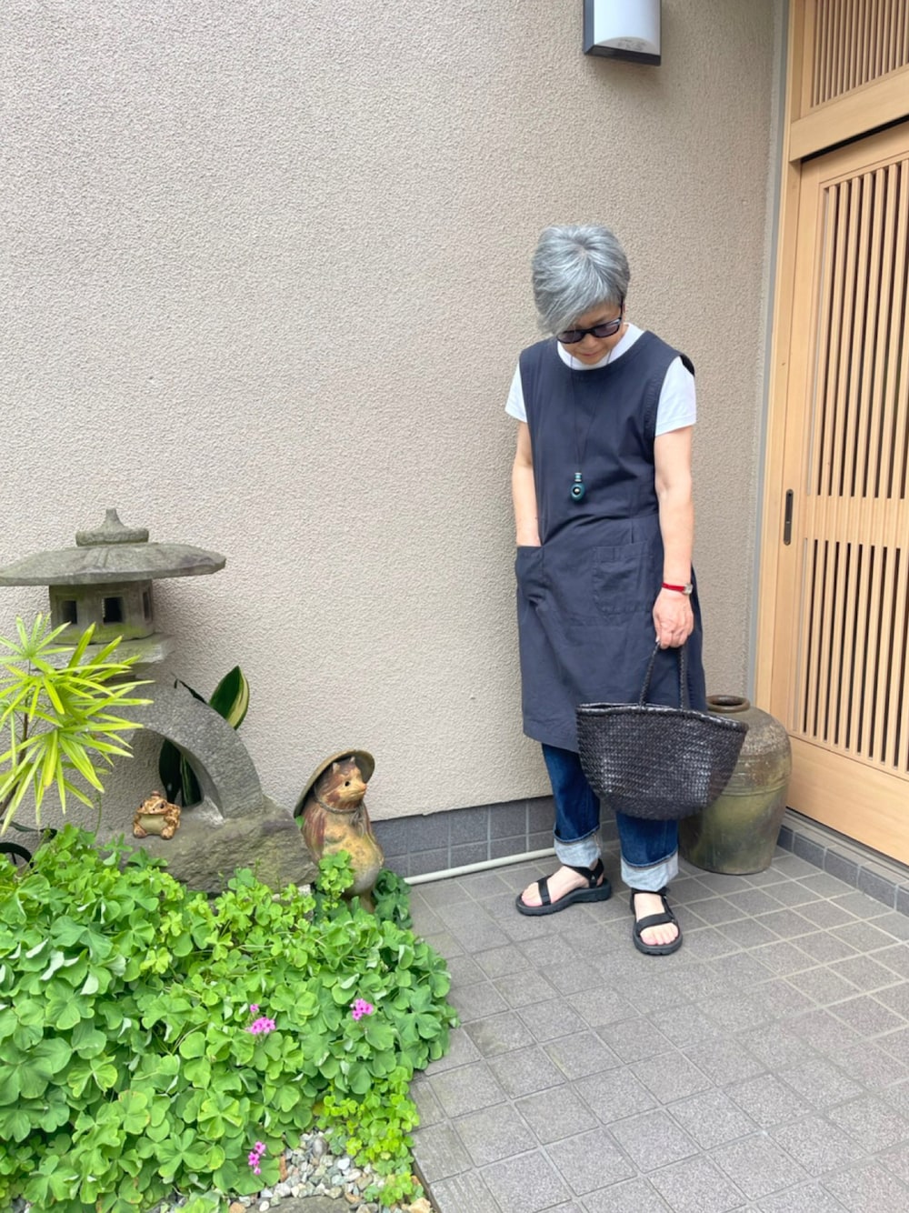 MARGARET HOWELLのジャンパースカートを使った人気ファッション