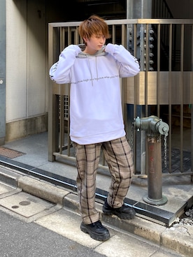 「AZUL by moussy（アズールバイマウジー）のアイテム（トップス、ホワイト系）」を使った、れんれんさん（161cm）の春コーディネート