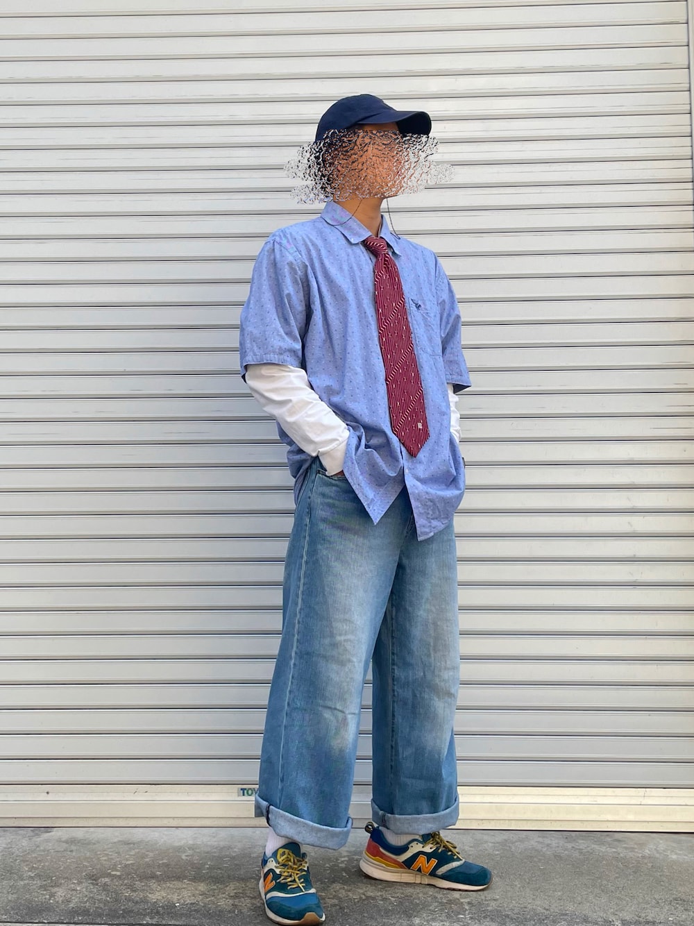 「はじめましてコーデ、お洒落さんとつながりたい、春、春服、スニーカー、シャツ、今日のコーデ、古着、古着MIX、古着好きな人と繋がりたい、古着男子、ビックシルエット、キャップ、青キャップ、ジーンズコーデ」｜「NEW BALANCEのアイテム（スニーカー、ブルー系）」を使った、つよしさん（メンズ・171cm）の春コーディネートの1枚目の写真