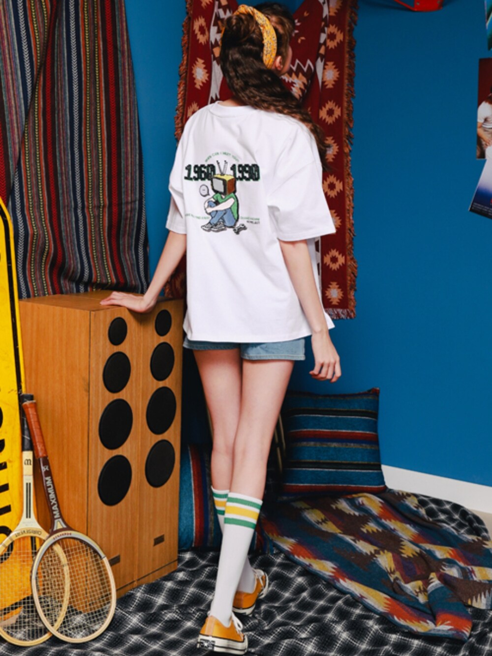 「韓国ファッション、韓国ブランド、ユニセックス、ストリート、刺繍、オーバーサイズ、古着MIX、wvproject、韓国好きな人と繋がりたい、カジュアル」｜「WV PROJECTのアイテム（Tシャツ/カットソー、ホワイト系）」を使った、アインツさん（レディース・165cm）の夏コーディネートの1枚目の写真