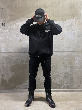 「AVIREX（アヴィレックス）のアイテム（ジャージ）」を使った、KENさん（メンズ・183cm）の冬コーディネート