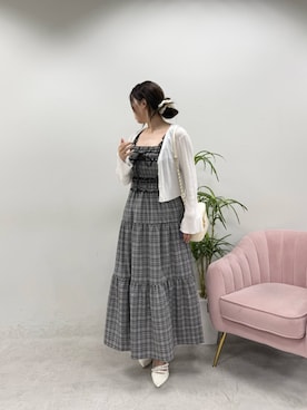 「one after another NICE CLAUP(ワンアフターアナザーナイスクラップ)のシアーカーディガン(カーディガン/ボレロ、ホワイト系)」を使った、marikoさん(レディース・162cm)の春コーディネート