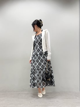 「one after another NICE CLAUP(ワンアフターアナザーナイスクラップ)の【UVカット】ロゴ刺しゅうパーカー(パーカー、ホワイト系)」を使った、marikoさん(レディース・162cm)の春コーディネート