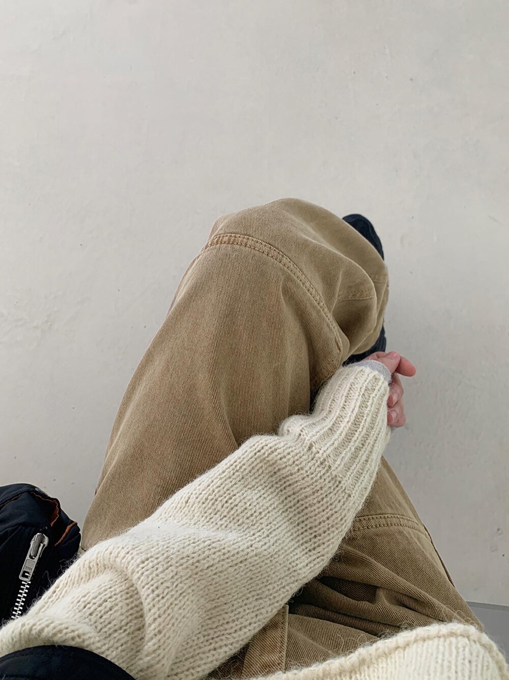 その他のその他パンツを着用したレディースの秋コーディネートの1枚目の写真