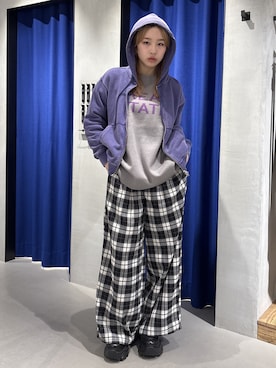 「アイテム（パーカー）」を使った、miyu kaneko さん（レディース・160cm）の秋コーディネート