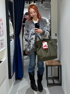 「PAGEBOY（ページボーイ）のリップスキニーデニム（デニムパンツ）」を使った、miyu kaneko さん（レディース・160cm）の冬コーディネート