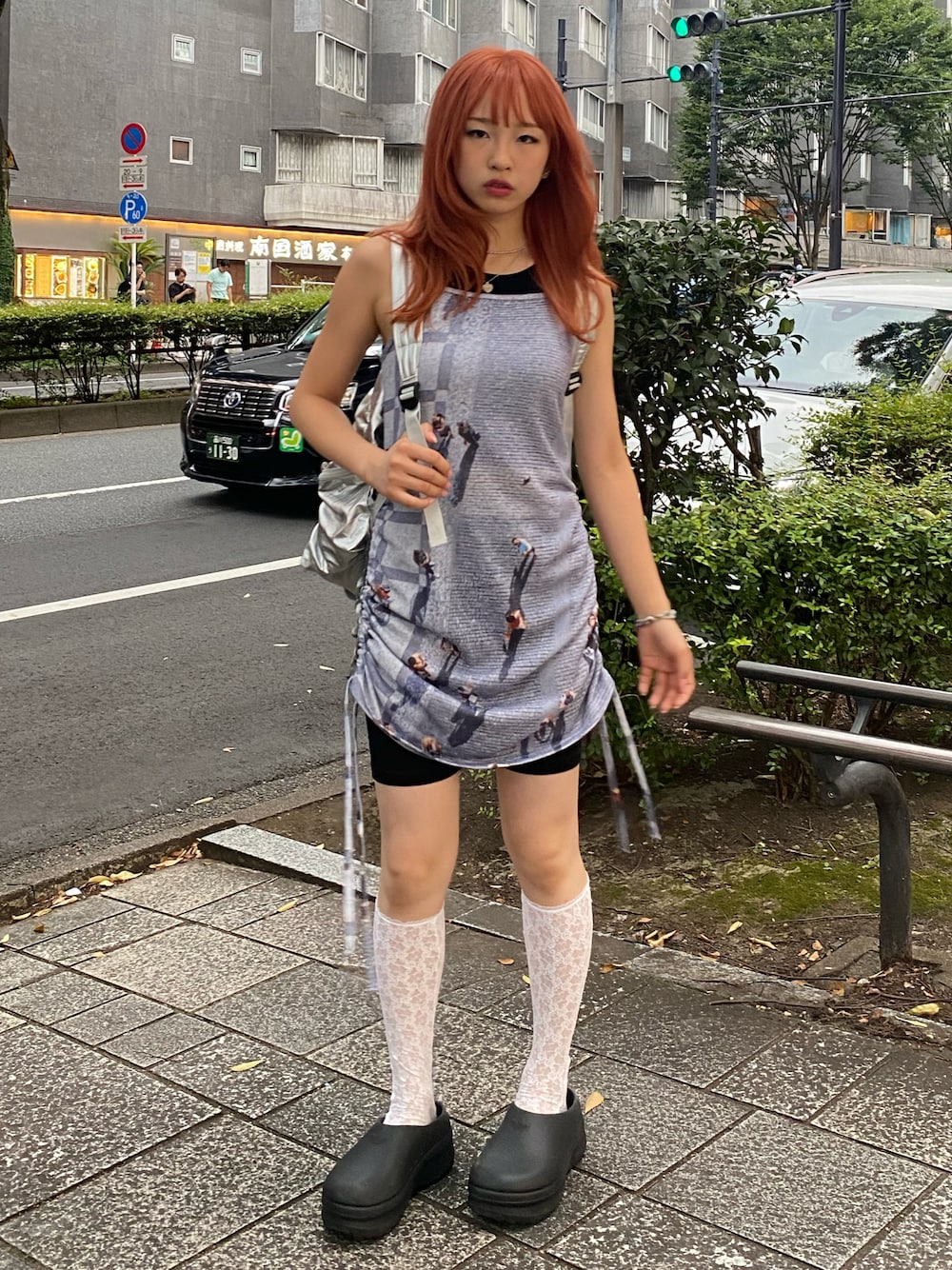 「ノースリーブ、キャミワンピ、レース、厚底シューズ、サボ、休日スタイル、夏コーデ、ワンピース、レイヤードスタイル、タンクトップ、ナップサック、服飾学生」｜「adidasのアディフォーム スタンスミス ミュール / Adifom Stan Smith Mule / 厚底サンダル / アディダスオリジナルス adidas Originals（サンダル、ブラック系）」を使った、miyu kaneko さん（骨格ストレート・レディース・160cm）の夏コーディネートの1枚目の写真