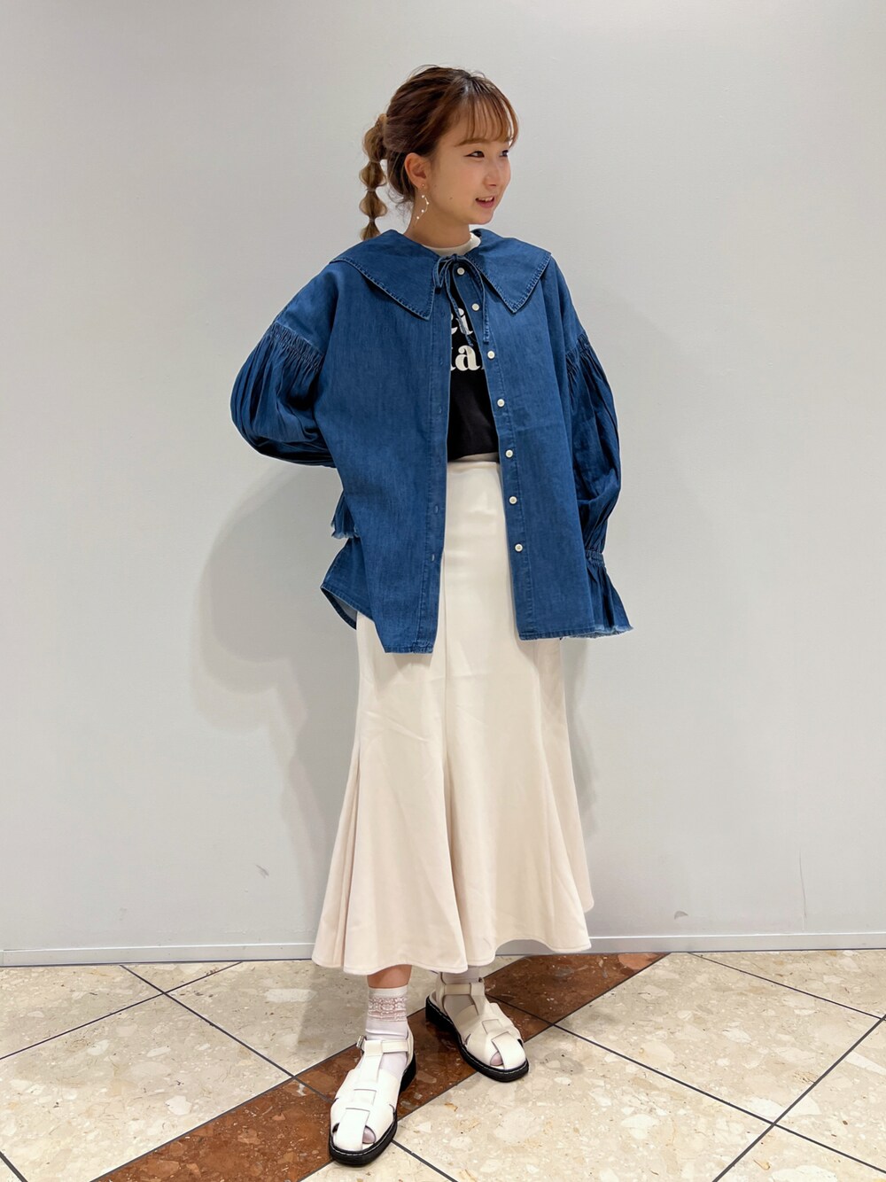 「w closetのBIGカラーキャンディースリーブブラウス（シャツ/ブラウス、ブルー系）」を使った、なつみさん（レディース・159cm）の春コーディネートの1枚目の写真