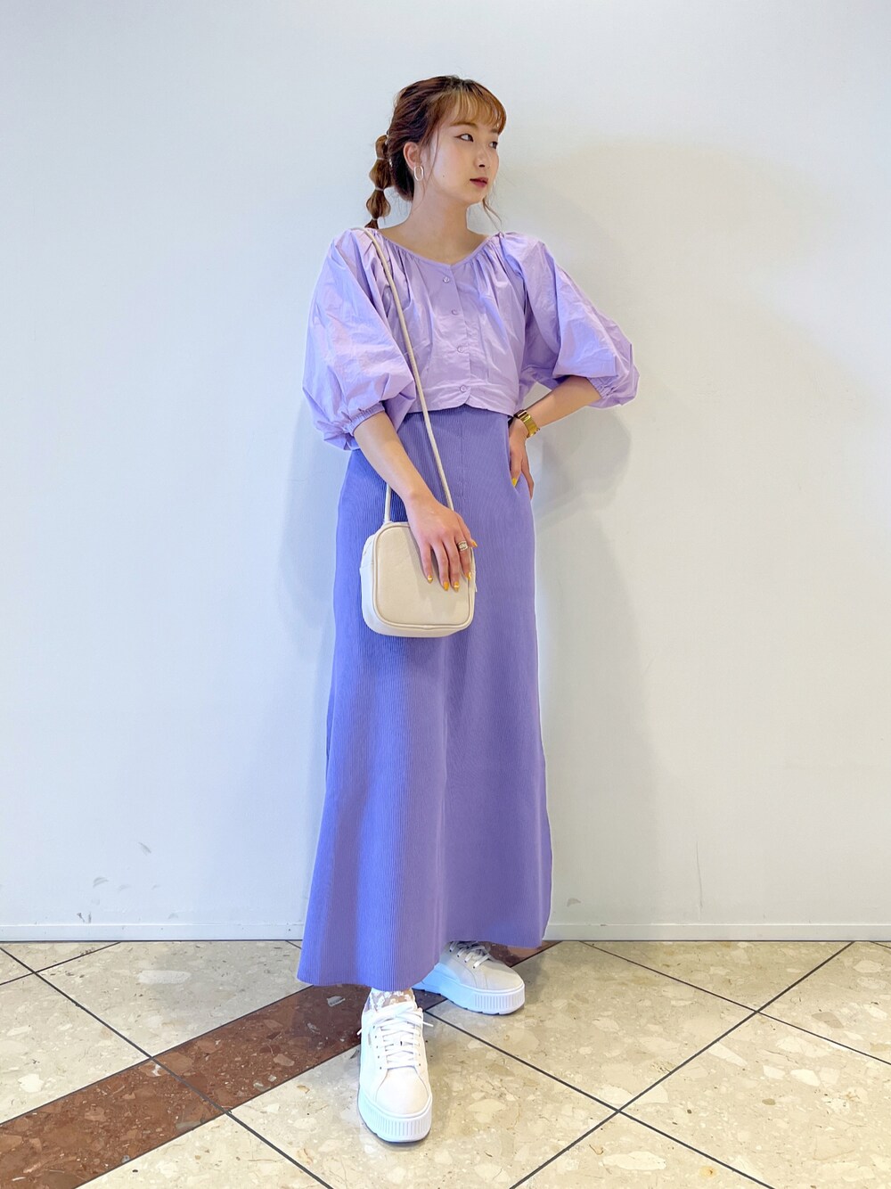「w closetの【マルチウェイ】ブラウス＆ニットワンピース（ワンピース、パープル系）」を使った、なつみさん（レディース・159cm）の春コーディネートの1枚目の写真
