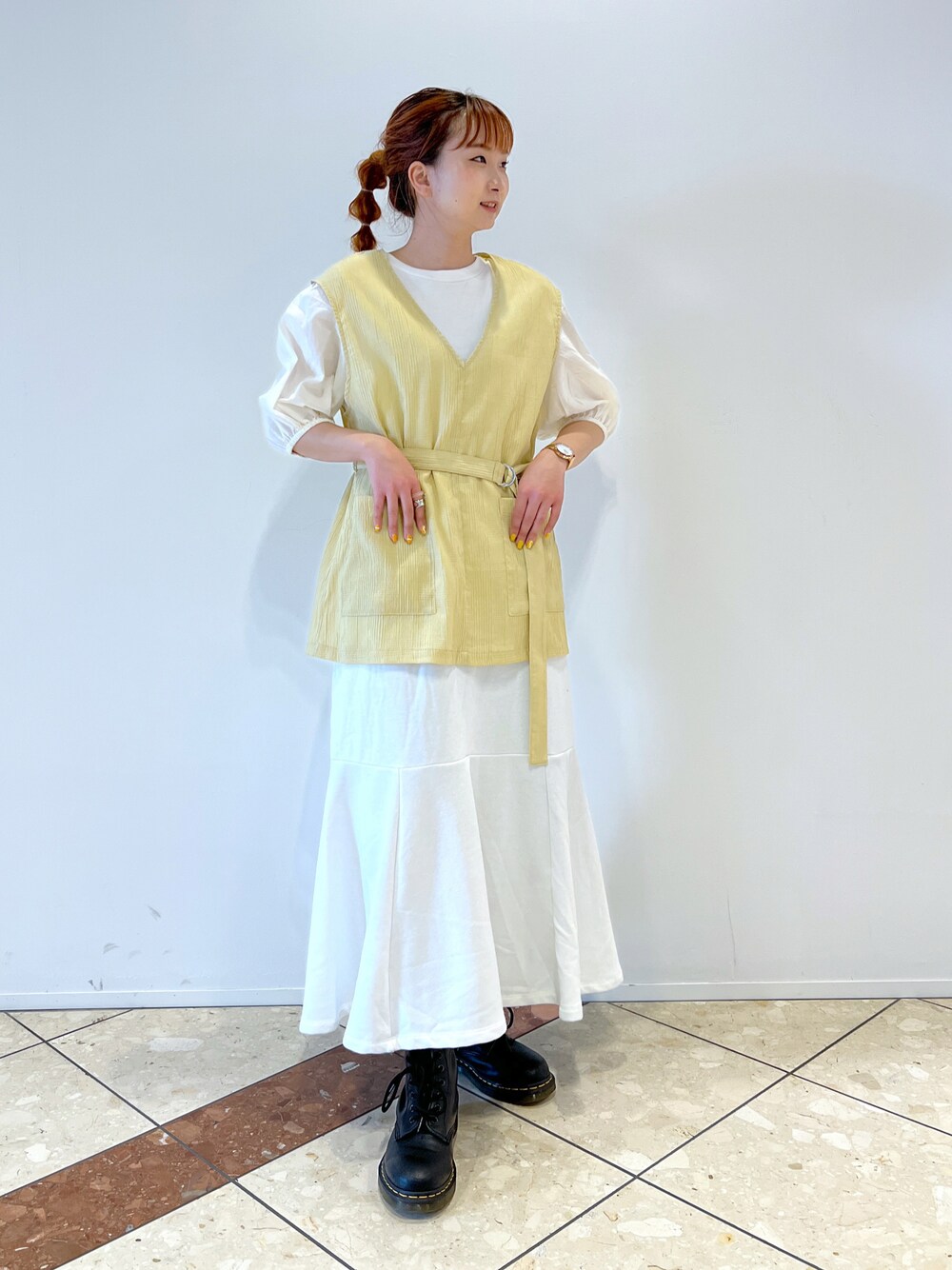 「w closetのベストSET異素材マーメイド半袖ワンピース（ワンピース、ホワイト系）」を使った、なつみさん（レディース・159cm）の春コーディネートの1枚目の写真