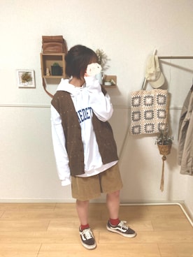 「アイテム（ベスト、ブラウン系）」を使った、にまめさん（レディース・149cm）の春コーディネート