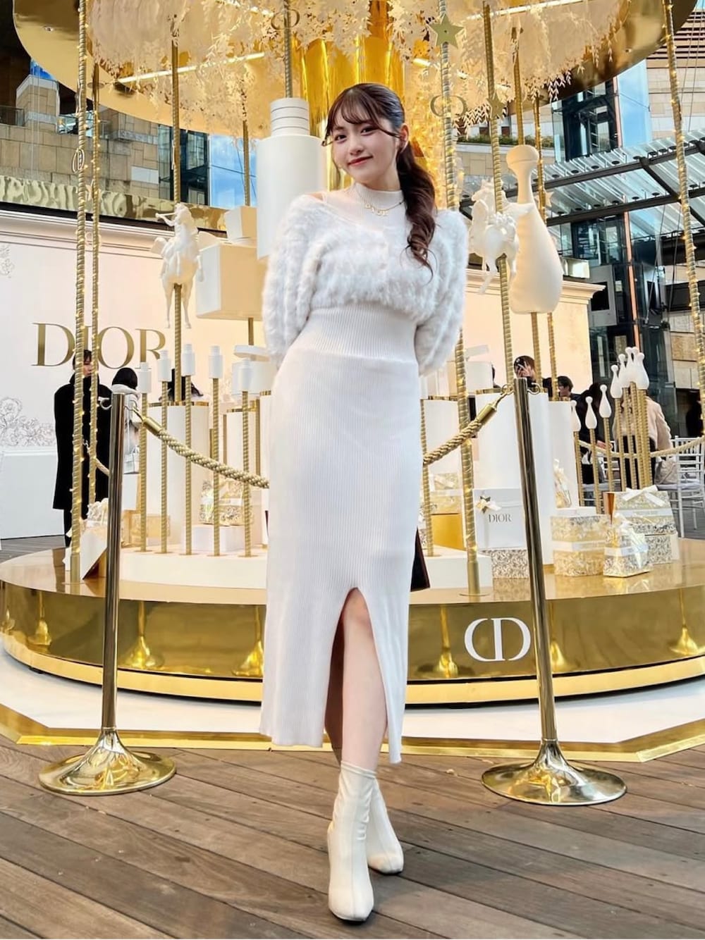 「冬コーデ、ホワイトコーデ、クリスマスに着たい服、シンプルスタイル、レイヤードスタイル、お出かけコーデ、ワンピース、ニット、ブーツ、きれいめカジュアル、キレイめ、休日スタイル、スカート、オトナカジュアル、カーディガン」｜「MERCURYDUOの2WAYジャガードカーデドッキングニットワンピース（ワンピース、ホワイト系）」を使った、きらりさん（骨格ストレート・レディース・164cm）の冬コーディネートの1枚目の写真