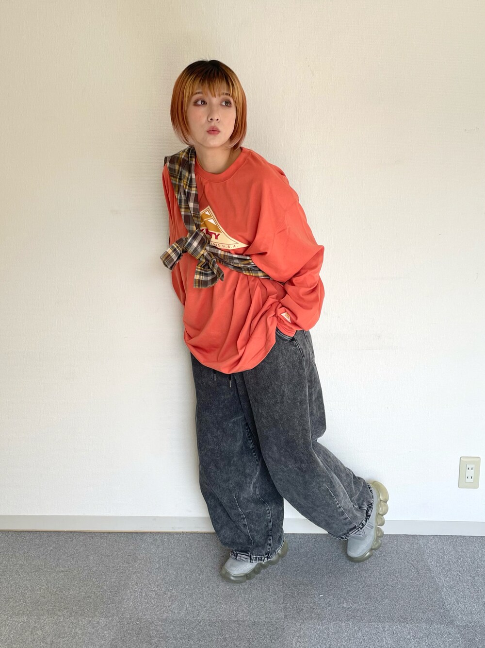 「秋コーデ、お出かけコーデ、今日のコーデ、おしゃれさんと繋がりたい、ootd、プチプラ、オーバーサイズ、秋カラー、ネルシャツ、チェックシャツ、カラーリンク、KELTY」｜「KELTYのアイテム（Tシャツ/カットソー、オレンジ系）」を使った、あや姐さん（レディース・165cm）の秋コーディネートの1枚目の写真