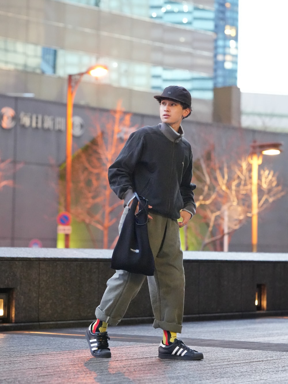 てぃーりく｜adidasのスニーカーを使ったコーディネート - WEAR