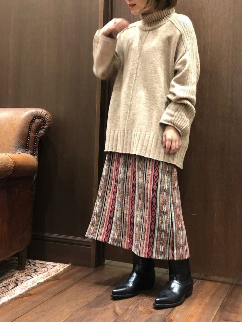 「ニットコーデ、低身長コーデ、タートルネック、大人カジュアル、ブーツ、低身長、ニット、スカート、ジャガード、ベージュ」｜「FIL DE FERのラムナイロン5GG　タートルネックニット（ニット/セーター、ベージュ系）」を使った、saegusa.さん（レディース・151cm）の秋コーディネートの1枚目の写真