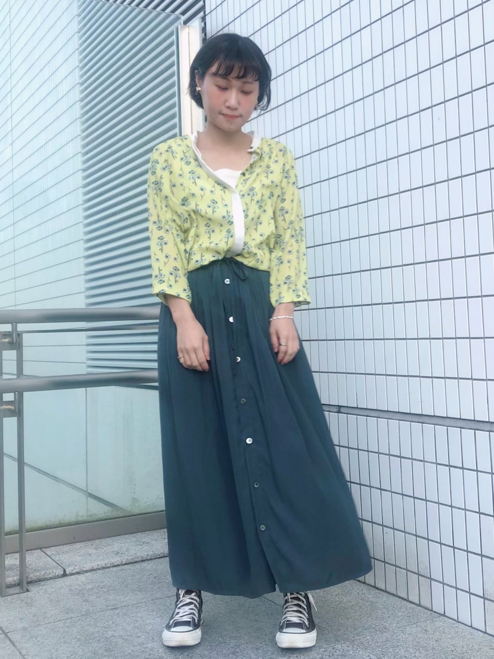 「花柄、グリーン、イエロー、春色、低身長コーデ、低身長、スカート、きれいめカジュアル、オトナカジュアル、ootd」｜「NOMBRE IMPAIRの割繊ドビー　２ＷＡＹギャザースカート（スカート、グリーン系）」を使った、saegusa.さん（レディース・151cm）の冬コーディネートの1枚目の写真