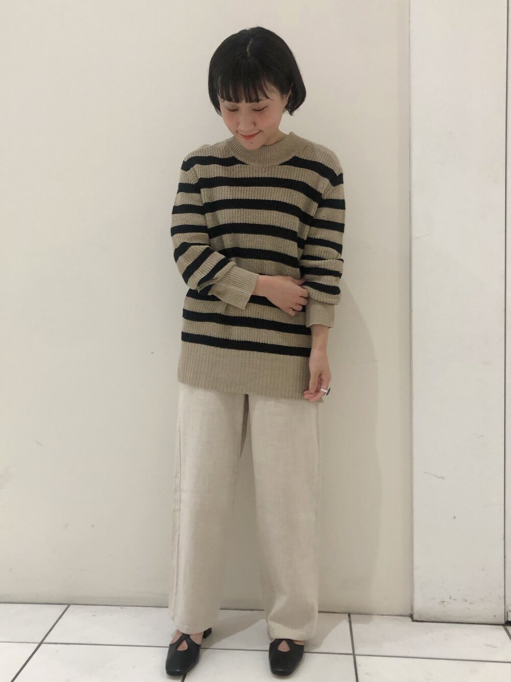 「シンプル、カジュアル、低身長、低身長コーデ、大人カジュアル、ootd、ベージュ、ボーダー、リネン、春コーデ」｜「NOMBRE IMPAIRのVERSE　モックネックP/O（ニット/セーター、ベージュ系）」を使った、saegusa.さん（レディース・151cm）の冬コーディネートの1枚目の写真