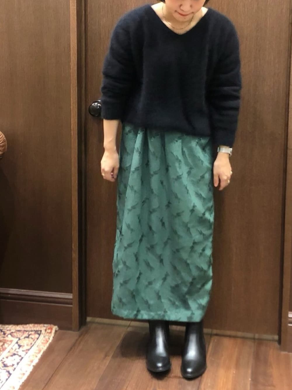 「スカート、ニット、ブーツ、ジャガード、オトナカジュアル、きれいめカジュアル、休日スタイル、カジュアル、秋服、低身長コーデ」｜「NOMBRE IMPAIRのブラッシュウール ロングニット（ニット/セーター、ブラック系）」を使った、saegusa.さん（レディース・151cm）の秋コーディネートの1枚目の写真
